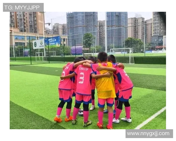 绿茵场上闪耀的星辰足球巨星的荣耀与梦想交织之歌 绿茵场上闪耀的星辰足球巨星的荣耀与梦想交织之歌