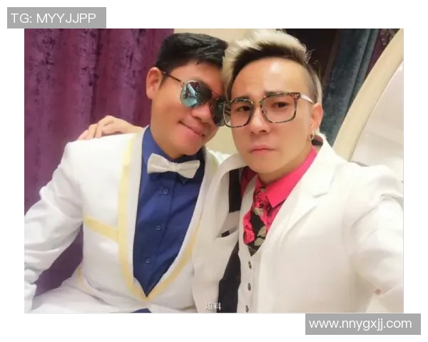 足球明星生日派对盛况空前众人齐聚为其吹蜡烛庆生 足球明星生日派对盛况空前众人齐聚为其吹蜡烛庆生