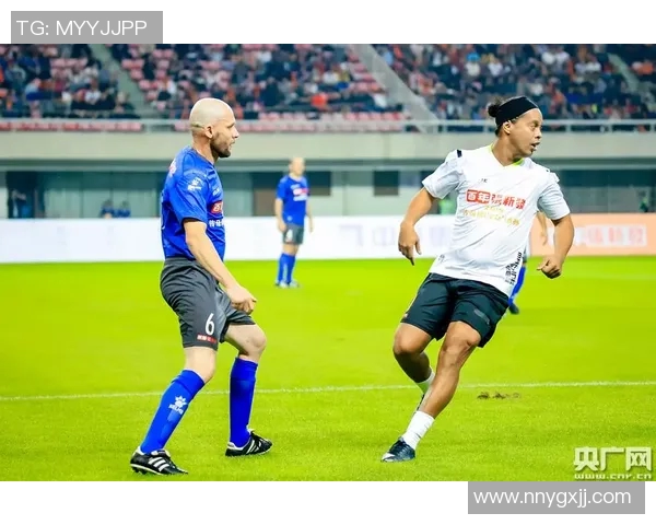 足球明星高清杂志照片展现球场魅力与风采的完美瞬间 足球明星高清杂志照片展现球场魅力与风采的完美瞬间